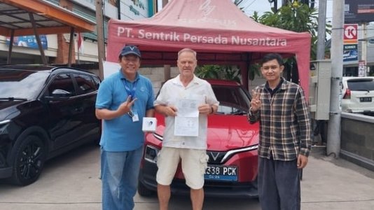 Pembeli Pertama VF5 pada Exhibitions VinFast Bali di Dunkin Donuts Teuku Umar Denpasar