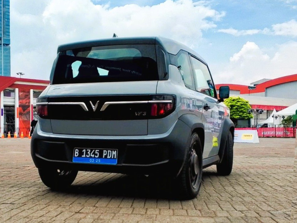tampilan belakang vinfast vf 3 yang tampil di acara iims 2025