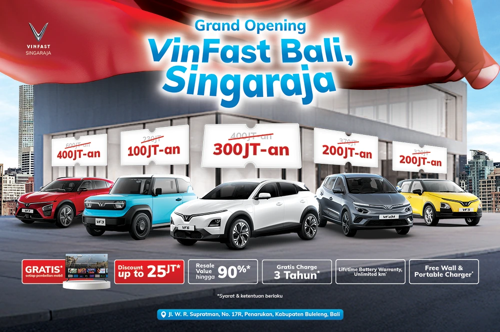 Promo mobil listrik VinFast untuk Grand Opening showroom di Singaraja, Bali, menampilkan jajaran mobil VF series dengan penawaran diskon, gratis charge, dan garansi baterai.