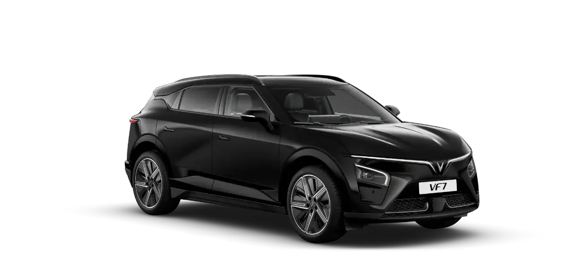 VinFast VF 7 warna Jet Black, kendaraan listrik dengan tampilan mewah, memadukan warna hitam elegan dengan bodi aerodinamis.
