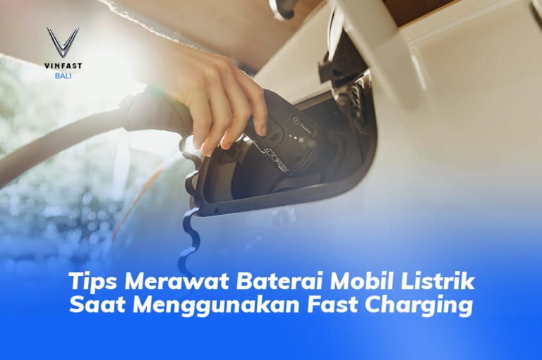 Proses pengisian daya cepat pada mobil listrik dengan teks tips merawat baterai mobil listrik saat menggunakan fast charging.